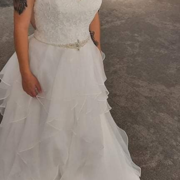 Wedding dress - Picture 8 of 8